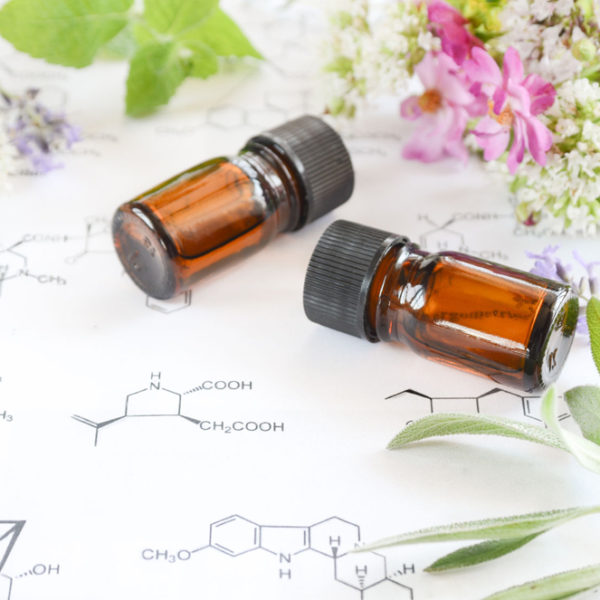 Specifična kemijska struktura eteričnim uljima daje karakteristični miris i terapeutski učunak.